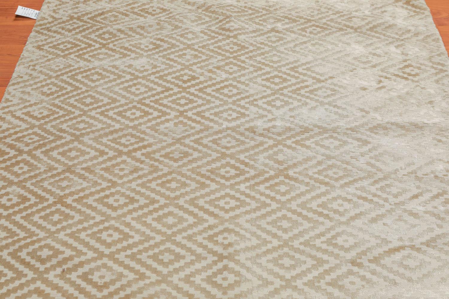 5'3" x 7'7" Handmade 100% Bamboo Silk Loop N Cut Pile Area Rug Beige
