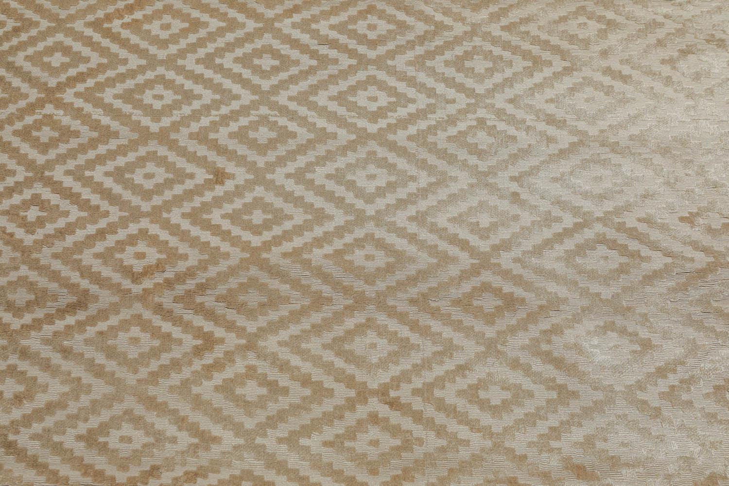 5'3" x 7'7" Handmade 100% Bamboo Silk Loop N Cut Pile Area Rug Beige